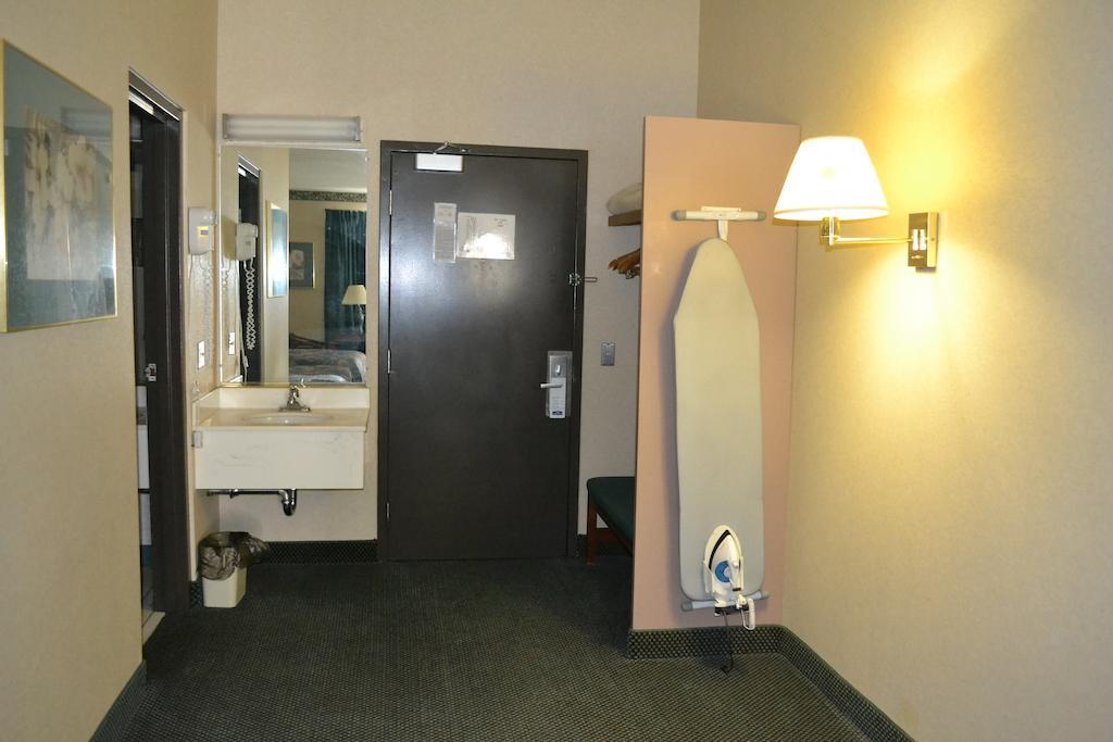 Super 8 By Wyndham Rocky Mount I-95 Exit 145 Hotel Battleboro Buitenkant foto