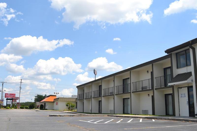 Super 8 By Wyndham Rocky Mount I-95 Exit 145 Hotel Battleboro Buitenkant foto